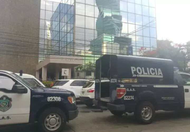 La firma de abogados fue objeto de allanamientos por varios días.