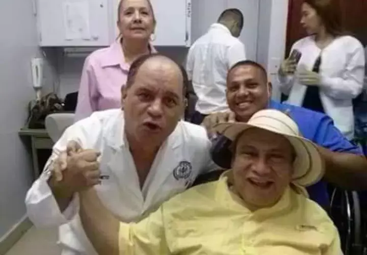 Noriega durante la atención médica 