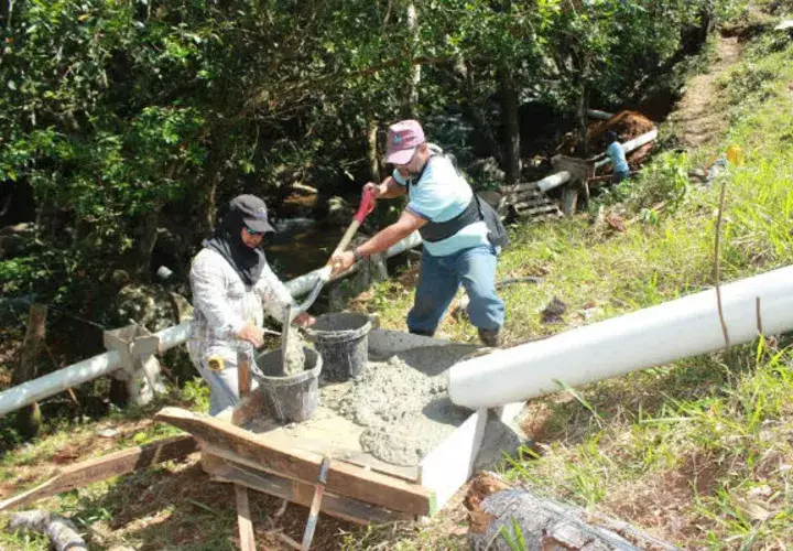Construcción de la represa. Foto: José Manuel Adames 