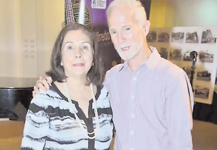 3. Mirna y Bolívar de la Guardia.