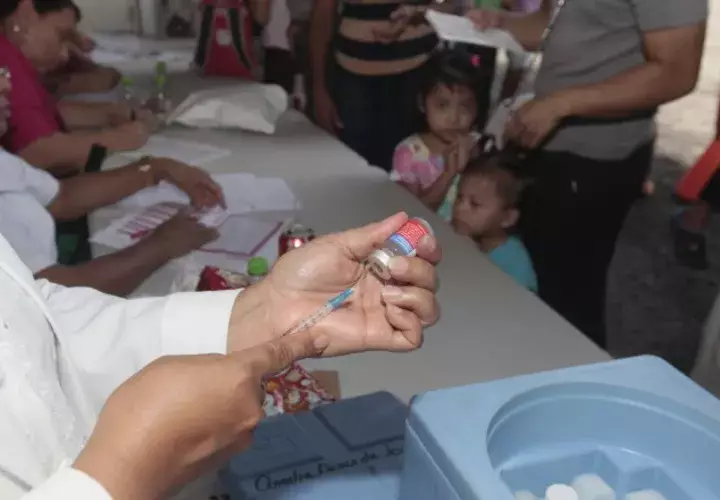En los próximos días llegarán 1 millón de dosis adicionales. /Foto Víctor Arosemena