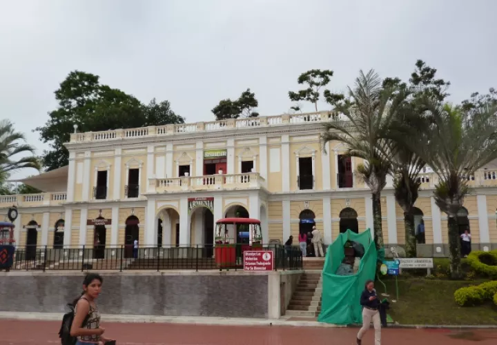 El parque también cuenta con una plaza con un restaurante para el disfrute de los turistas. Luis Miguel Avila