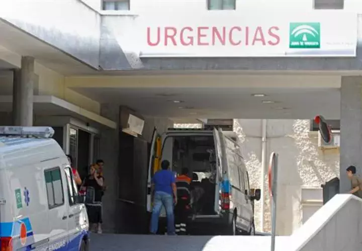 Entrada de Urgencias del hospital San Cecilio de Granada. Foto: EFE/Archivo