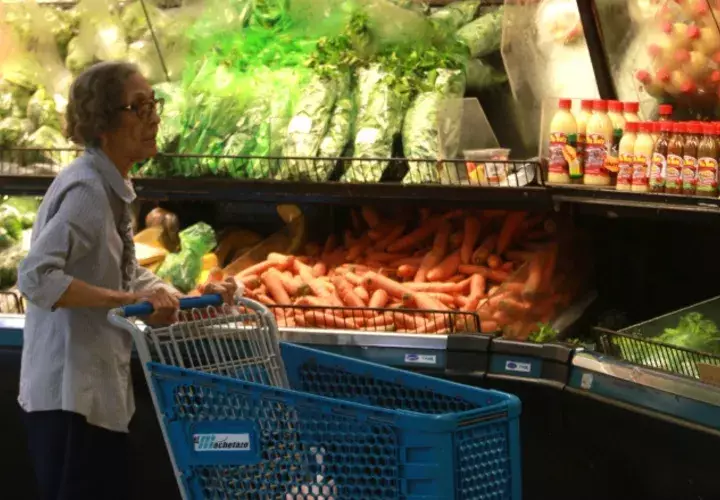 Los panameños compran la libra de cebolla hasta a $2 la libra. /Foto Archivo