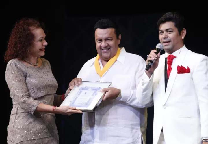 Momento del reconocimiento a Osvaldo. ¡Muy emotivo!