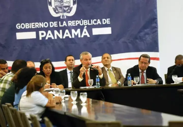 Dirigentes y asesores de los docentes dijeron que el 'lenguaje' del Gobierno no ayuda en la mesa. /Foto Presidencia