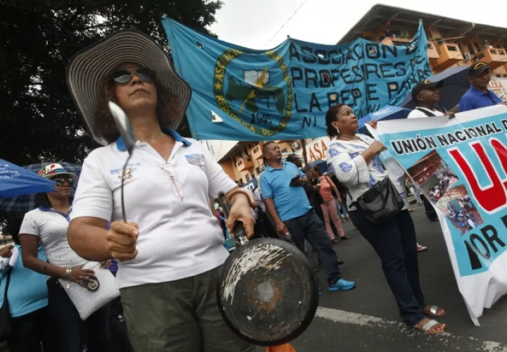 Los docentes de diferentes puntos del país marcharon por las calles para exigir mejores días. /Foto Edwin González