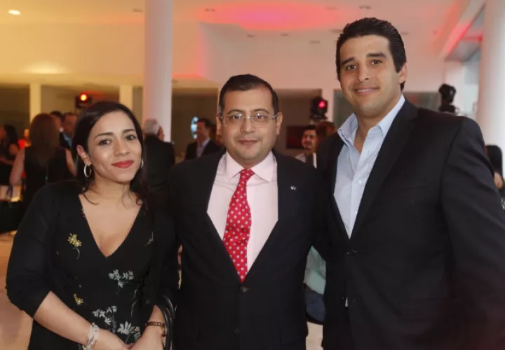 3. Flor Núñez, Everst Figueroa y Mario Bárcenas.
