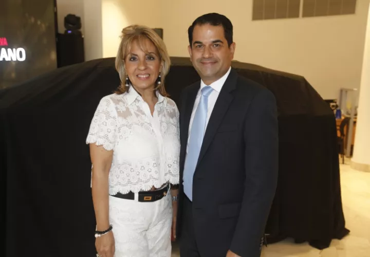 5. Carmen Medaglia y Ricardo Porcell.