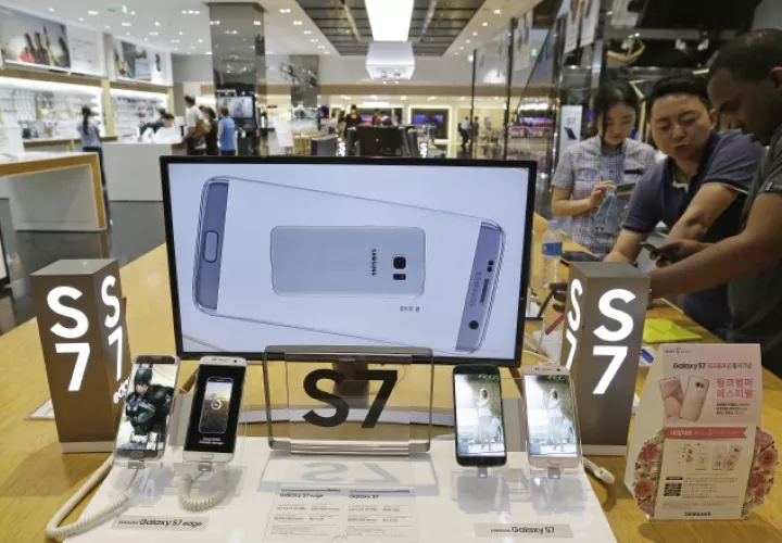 Apple reportó a inicios de esta semana una caída de 27% en las utilidades. /Foto Web.