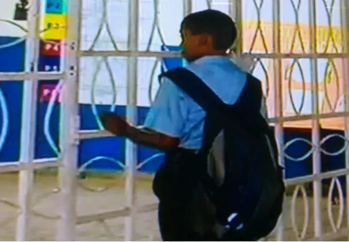 Los estudianes que llegaron a las escuelas encontraron las puertas cerradas 