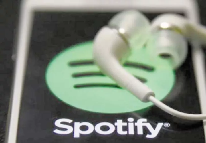 Un dispositivo móvil ejecutando la aplicación Spotify.