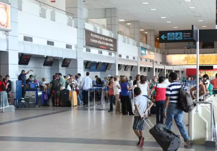 En los cinco primeros meses del año pasaron 242,052 pasajeros por el aeropuerto internacional. /Foto Archivo