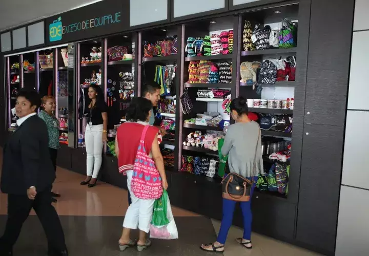 Duty Free: En diciembre del próximo año vence la concesión de esta zona, otorgadas a Wisa International  y Motta International. Con la primera empresa fuera de  competencia, Motta competirá con otras tres procedentes de Estados Unidos, Alemania y Suiza.