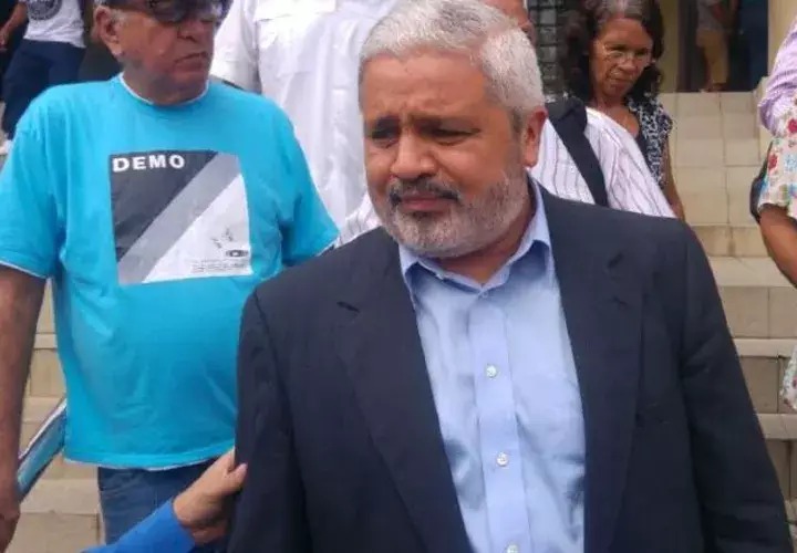 El abogado Antonio Vargas a su llegada a la Corte Suprema. /Foto Víctor Arosemena
