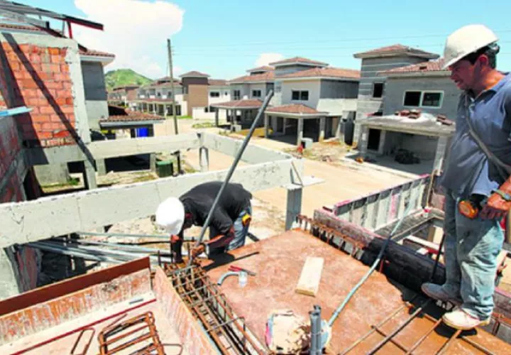 Las áreas con mayor desarrollo en la construcción de oficinas son el área bancaria y la periferia este. Archivo.
