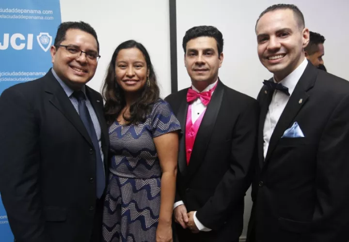 5. Alberto Checa, Selene Núñez, Harry González y Otto Gamboa.