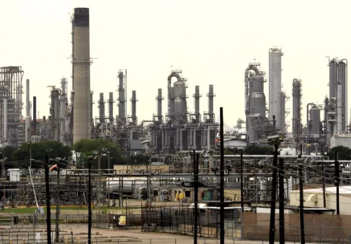 El Estado sufre una crisis por caída de los precios del petróleo. /Foto EFE