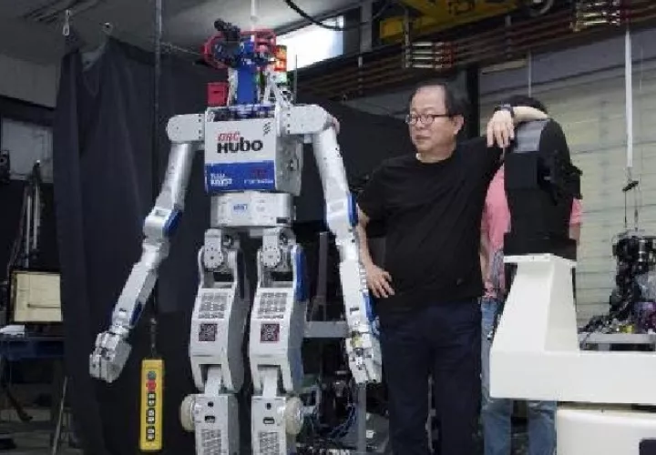 Este robot destaca frente a otros androides por su agilidad y su sentido del equilibrio.