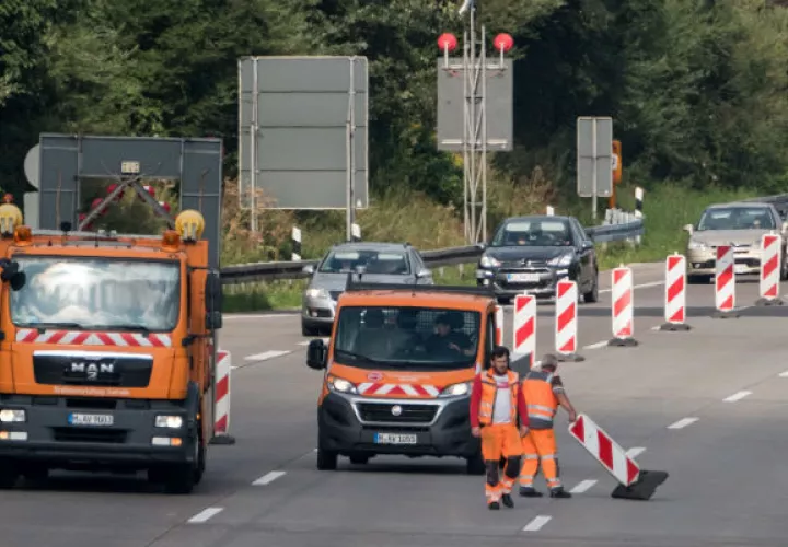  El tráfico en la autopista A2 se desvía debido a una posible desactivación de bombas, FOTO/AP