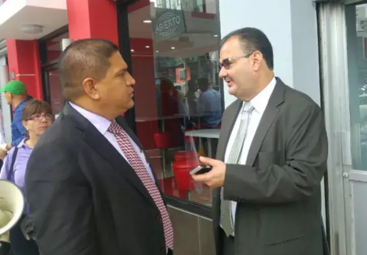 Carlos Carillo a su salida de la fiscalía