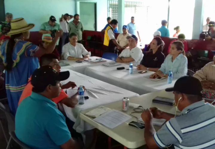 Los indígenas tiene expectativa con la reunión. 
