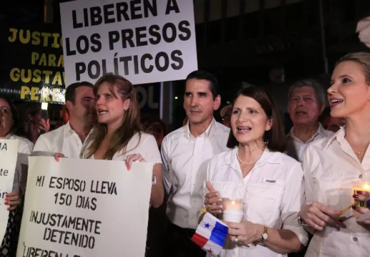 Marta Linares de Martinelli / Exprimera dama de Panamá / Edwin González.