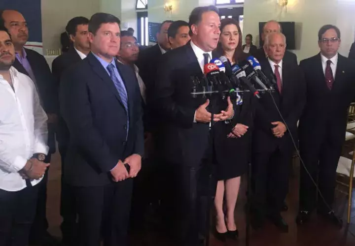 Presidente Varela a la salida del Consejo de Gabinete 