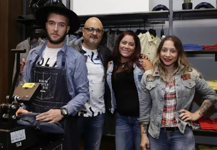 1. Julián Vaur, Gonzalo González, Doris Velásquez y Lorena Lozano.