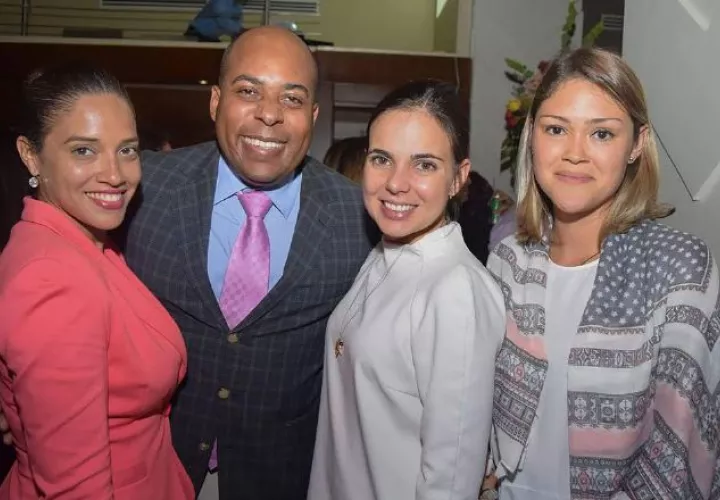 3. Meilyn Velázquez, Francisco Corbin, Eliana Onsal y Alexandra Espino.