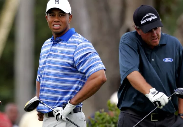 Woods  junto a Mickelson en un torneo. /Foto AP