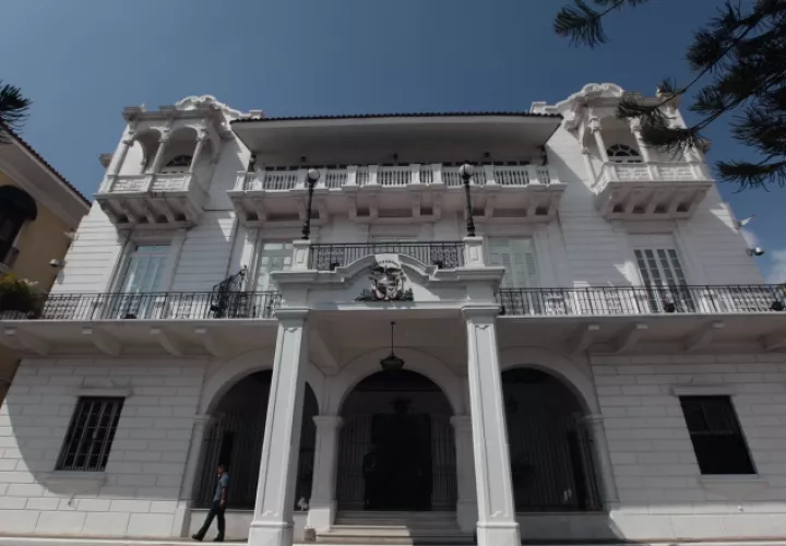 Los asesores presidenciales en ocasiones acompañan al mandatario en viajes. /Foto Archivo