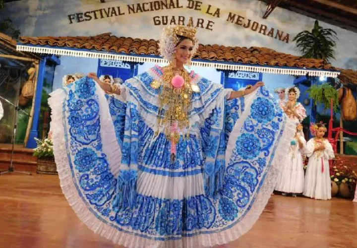 Su majestad Nathalie Díaz Saavedra. /Foto Zenaida Vásquez