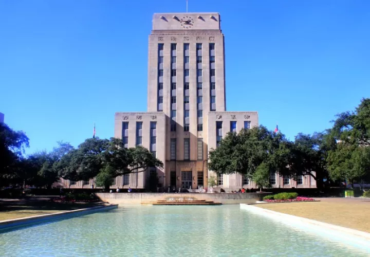 Imagen del Ayuntamiento de la ciudad de Houston, edificio que abrió sus puertas en 1939. Greater Houston Convention 