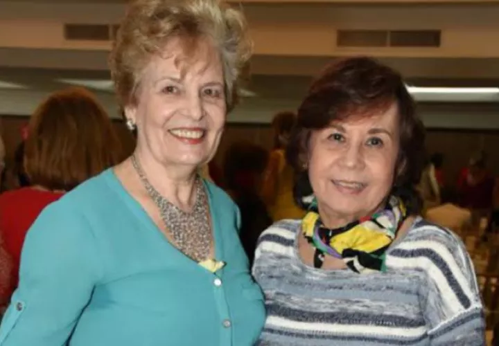 6. Mari de Casco Arias y Marcela Vial.