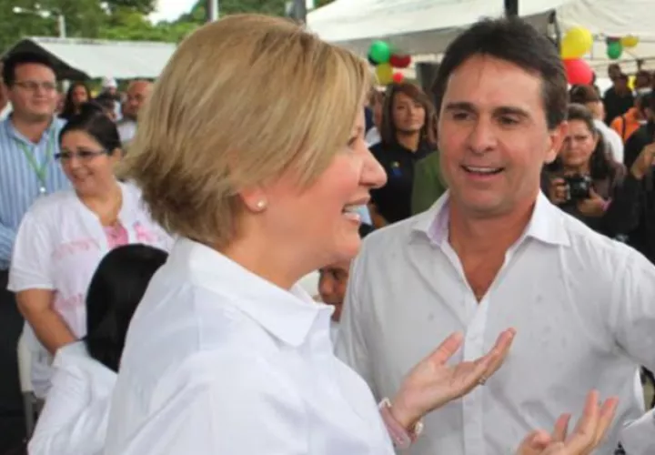 "Peter" Vallarino junto a la primera dama Lorena de Varela /Foto Archivo