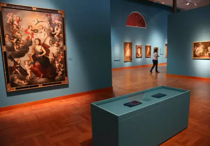 Se observa un lienzo del artista Basilio de Santa Cruz, en el Museo de Arte de Lima (Perú). Foto: EFE