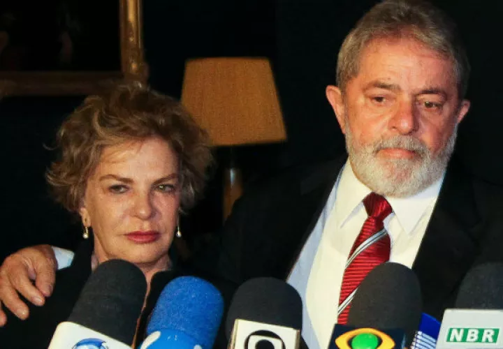 El expresidente Luiz Inácio Lula da Silva con su esposa Marisa Leticia. Foto: EFE/Archivo