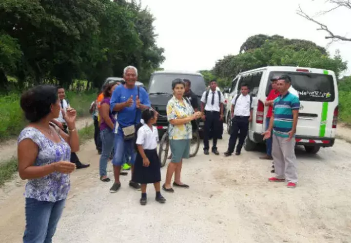 Exigen carretera de asfalto. Foto: Elena Valdez.