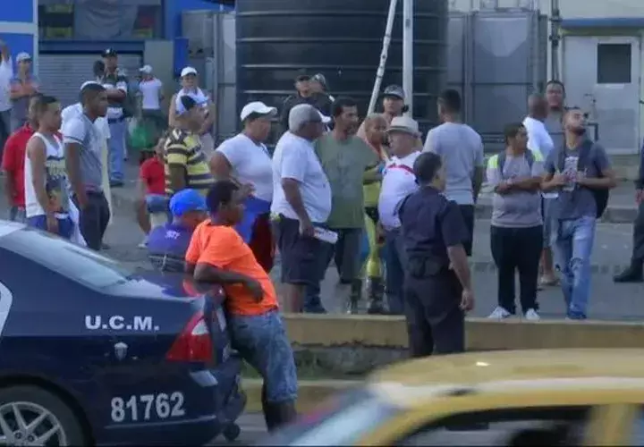Cierran vía en el Mercado de Marisco foto de @tvnnoticias 