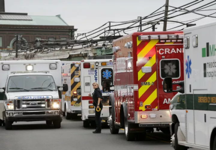 Las autoridades federales de EE.UU. han localizado ya una de las "cajas negras" del tren que se estrelló el jueves en Nueva Jersey. Foto: EFE