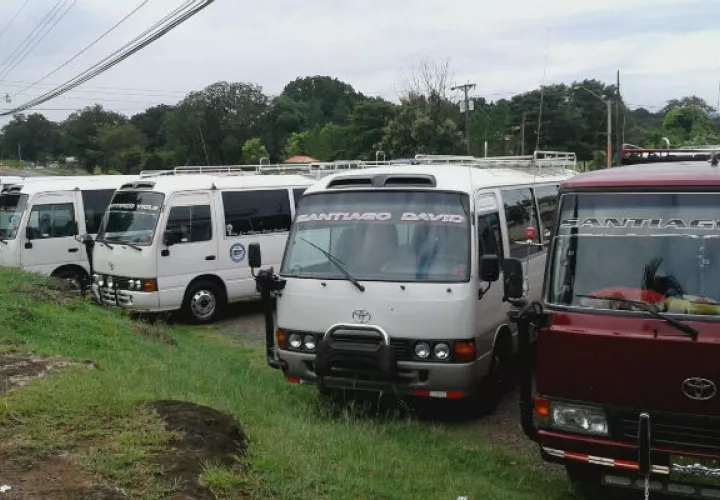Usuarios de tres rutas desde Santiago resultan afectados. Foto: Melquíades Vásquez
