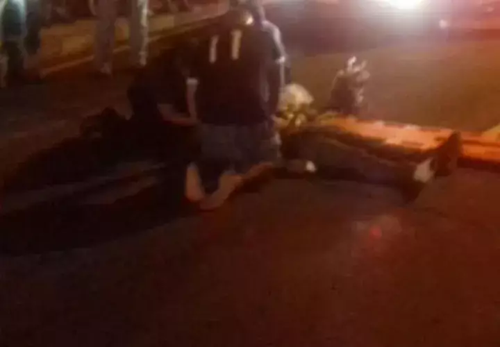 Lo trataron de reanimar y no respondió. Foto: Víctor Eliseo Rodríguez. 
