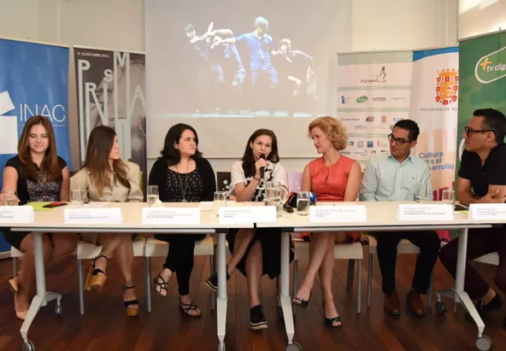 Organizadoers y patrocinadores dan detalles acerca del Festival Prisma. Hace uso de la palabra na de las co directoras, Analida Galindo. Marly Domínguez.