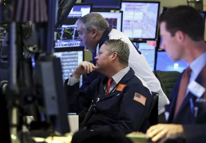 El gasto se incrementó en seguridad social y pago de intereses de  deuda. EFE