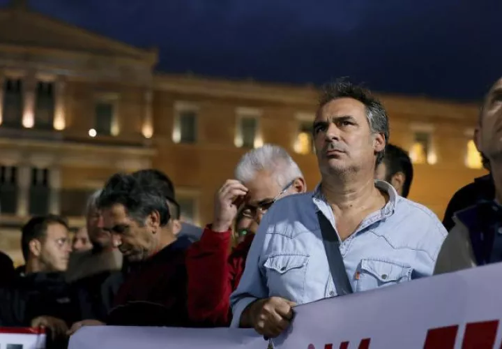 Miembros del sindicato comunista protestaron ayer contra la reforma laboral que se propone. /Foto EFE