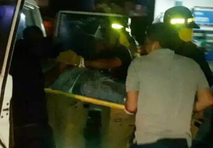Rumbo al hospital. Foto: Leonardo Machuca. 