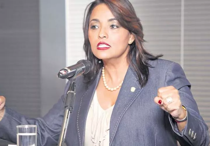 Ada Romero es investigada por denuncia de copartidario 