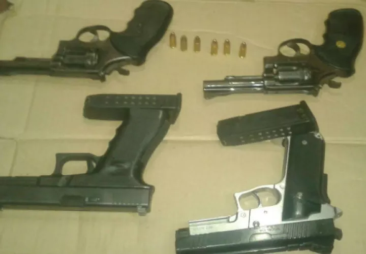 En las últimas semanas el Ministerio Público y la Policía Nacional ha logrado sacar de circulación más de 56 armas de fuego de diferentes calibres, mediante operativos. FOTO/José Vásquez
