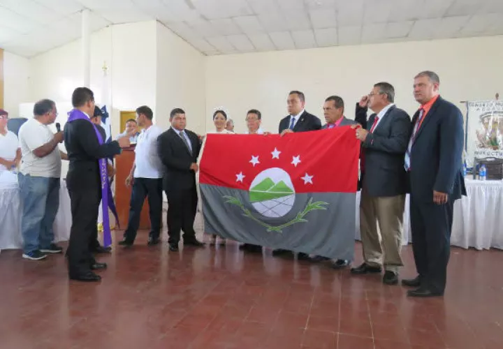 Bendición de la bandera. Foto: Elena Valdez 